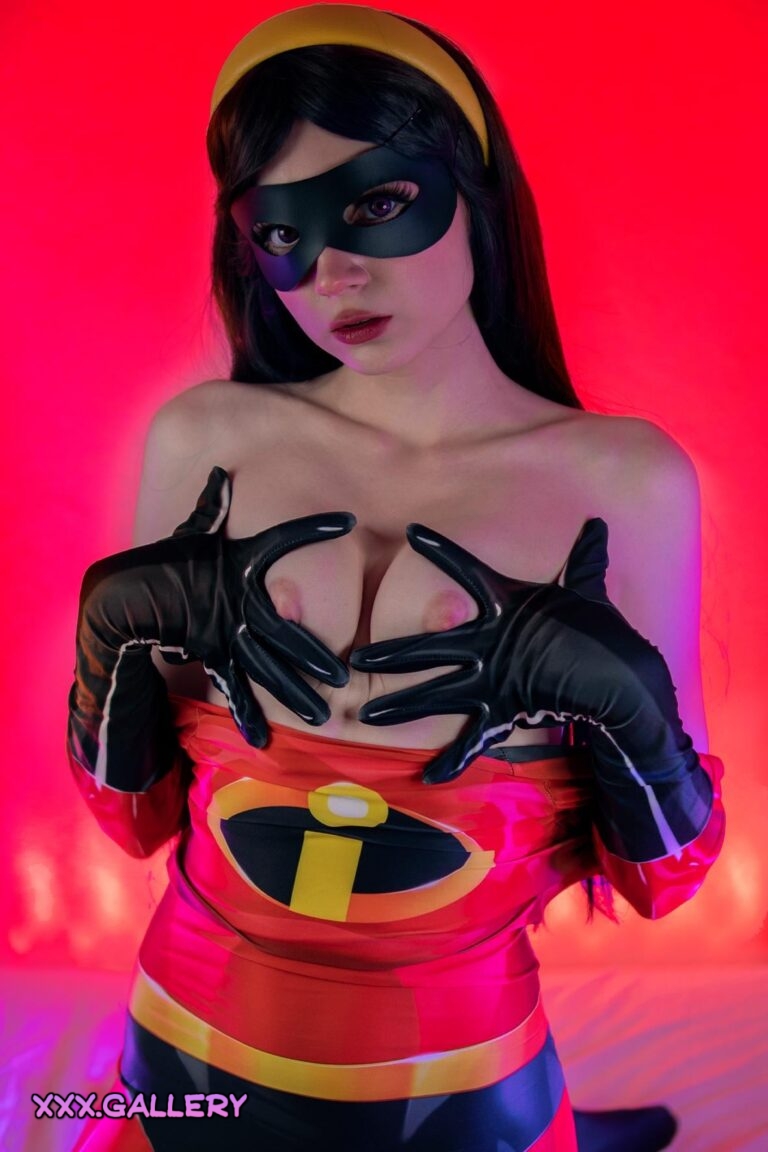 grown up Violet Parr [The Incredibles] (Ave Ria)