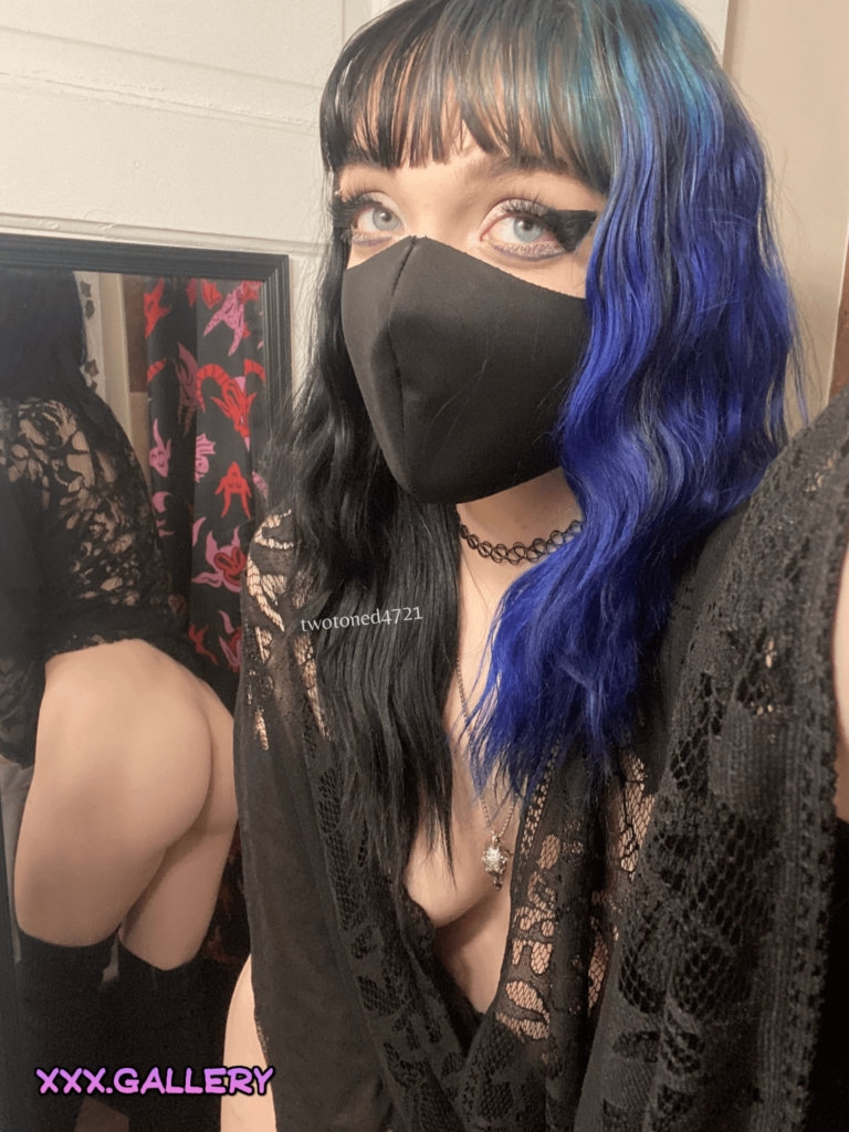 i'm your goth mommy now :)