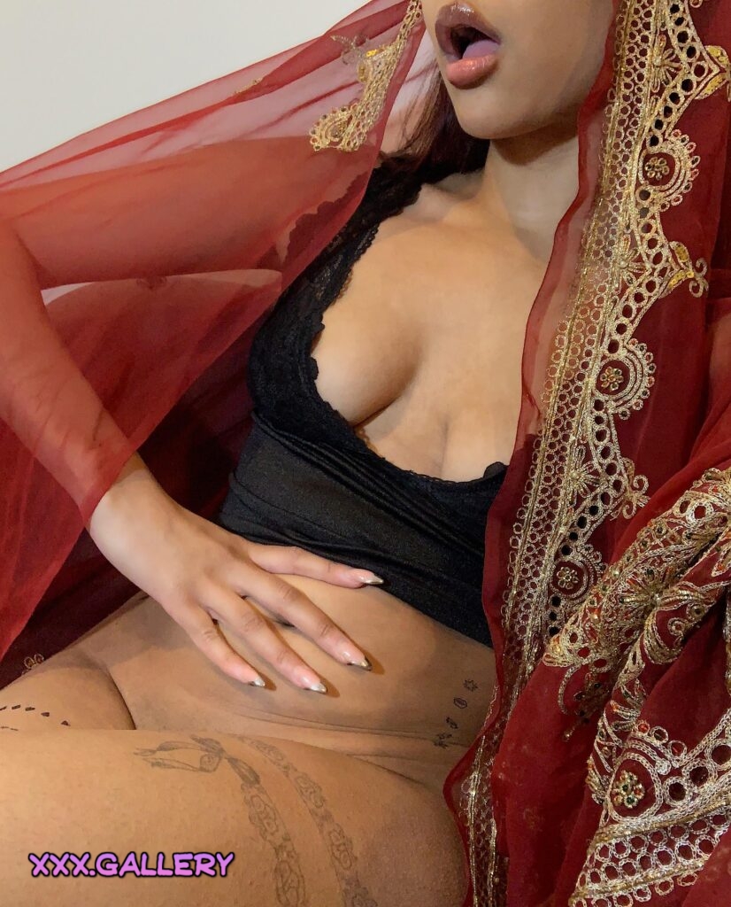 Every man needs an Indian queen [F]