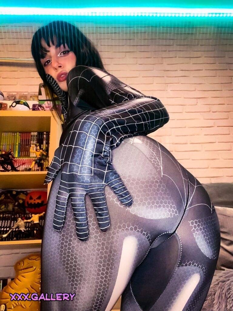 Would you fuck a Spider Woman nerd from behind?