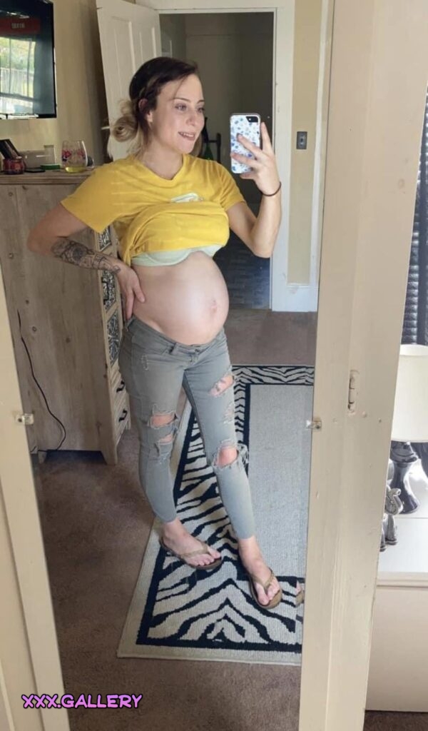 Give me one word to describe how I look whilst pregnant 🤰🏼