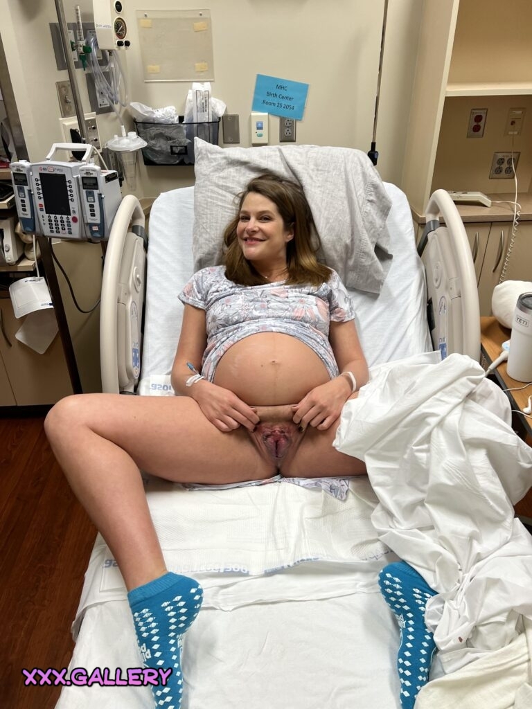 Belly and pussy in a hospital bed