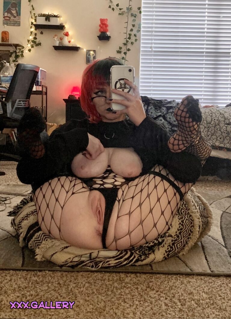 Excuse me, but could this 5’3” goth girl bother you for a creampie?