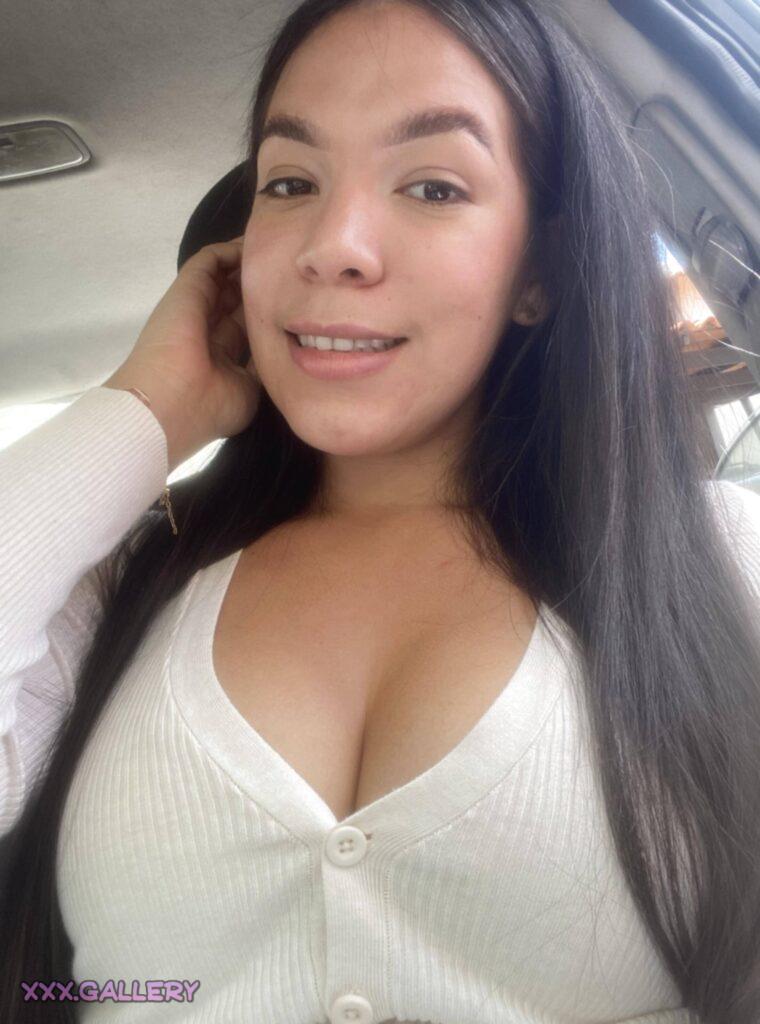 Curious Latina Seeking Connection in Texas