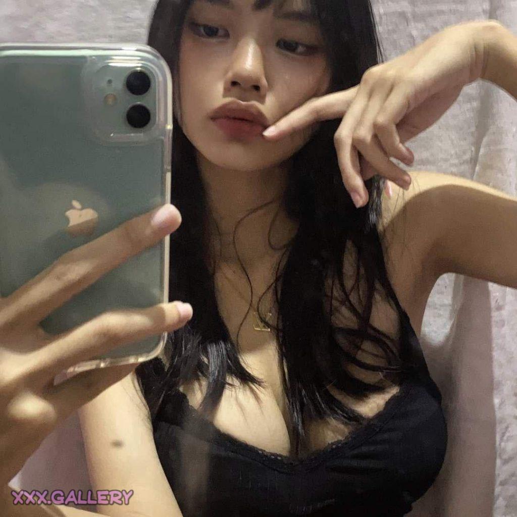 Hey fellow Asian lovers what do you think of a petite cutie like me